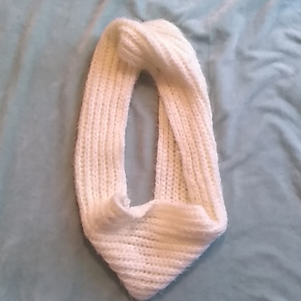 White knit infinity scarf - Picture 1 of 3